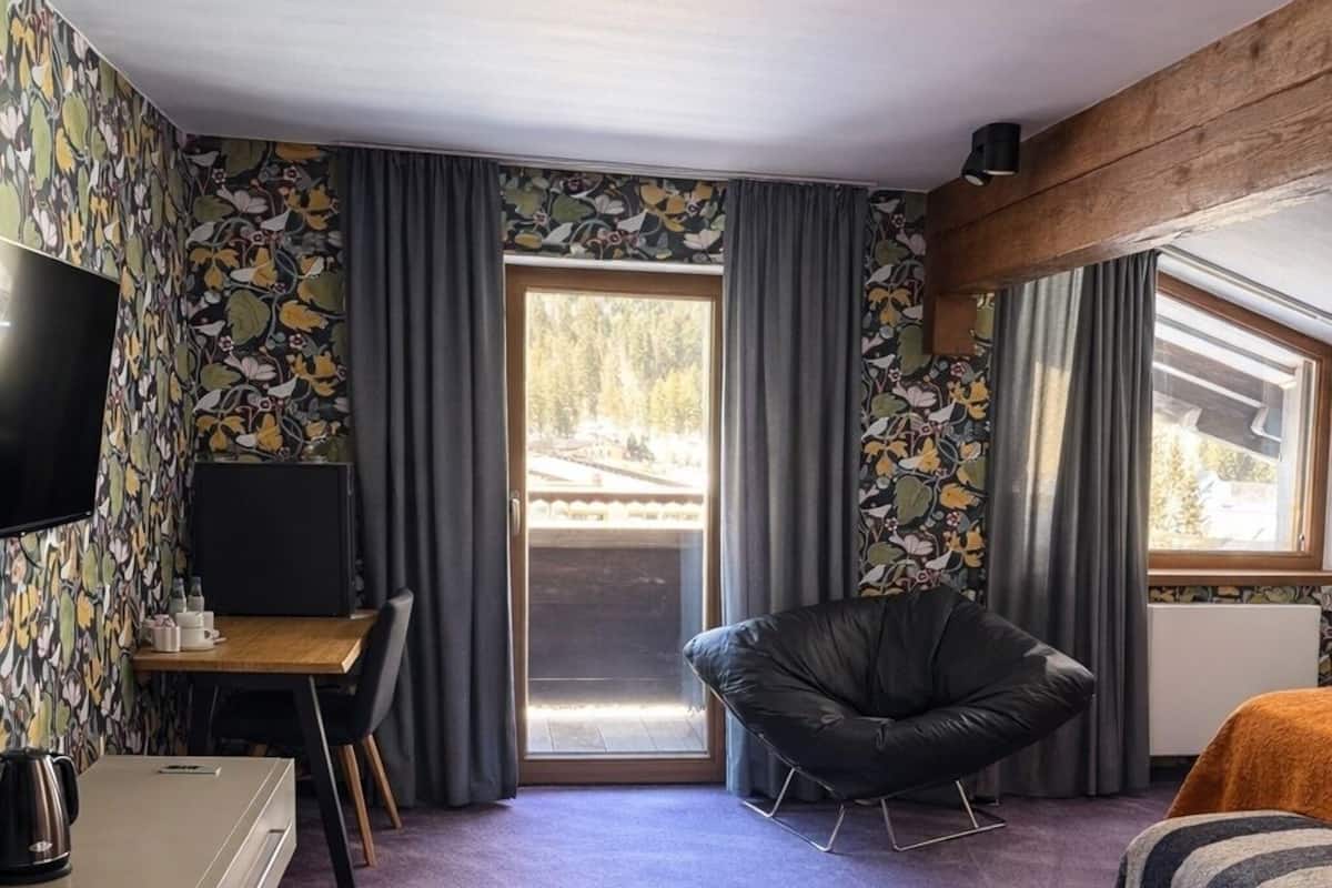 In-room safe, individually decorated, individually furnished, desk