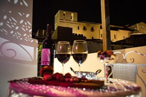 Outdoor dining - Casuzza at the Cathedral with a view of the Valley of the Temples, within walking distance of the Cathedral! (Agrigento)