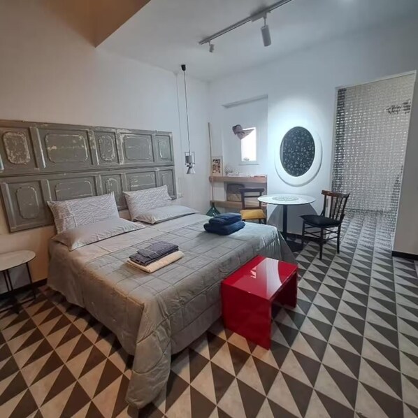 1 bedroom, free WiFi, bed sheets - Casuzza at the Cathedral with a view of the Valley of the Temples, within walking distance of the Cathedral! (Agrigento)
