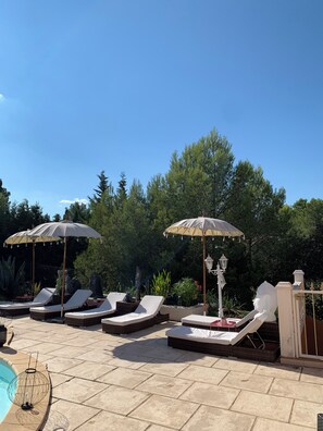 Terrace/patio - LES HUPPES Guest rooms nestled in the heart of the garrigue with swimming pool (Nîmes)