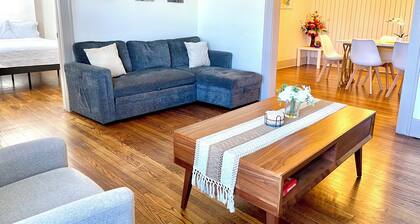 Cozy Plaza Retreat - Near Downtown & Entertainment