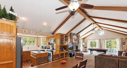 Eagle's Nest Cabin Pool Table Near Lake