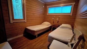 2 bedrooms, travel cot, WiFi