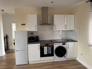 아파트 | 전용 주방 | 냉장고, 전자레인지, 오븐, 쿡탑