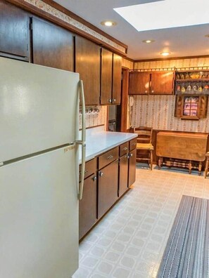 Interior - Cozy & Rustic 2 Bedroom Retreat (Brooklyn)