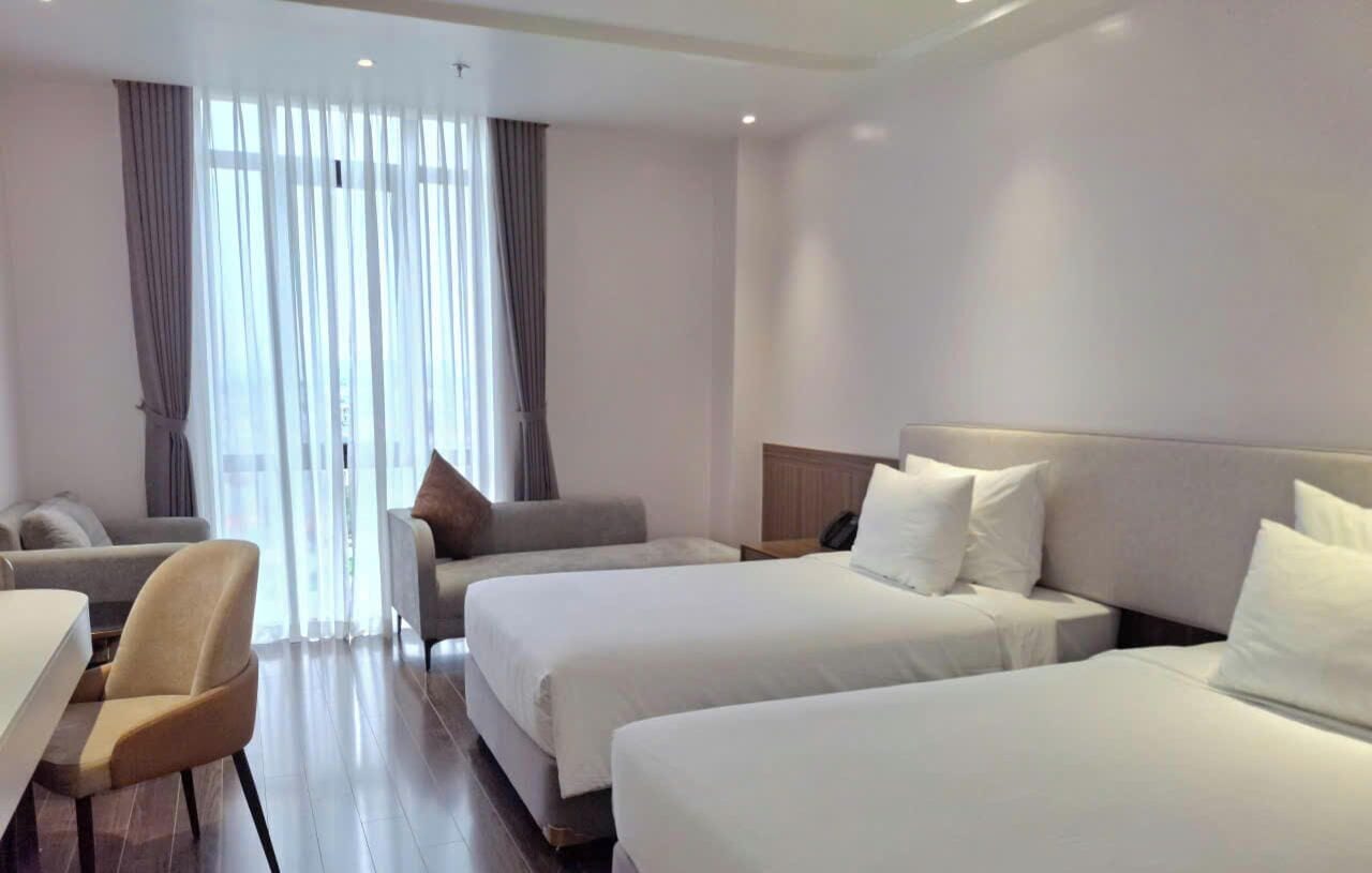 Escritorio y espacio para trabajar con laptop 