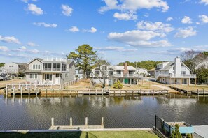 A waterfront property with multiple houses, docks, and a calm lake. - 5 Bedroom Bayside Beach House! (South Bethany)