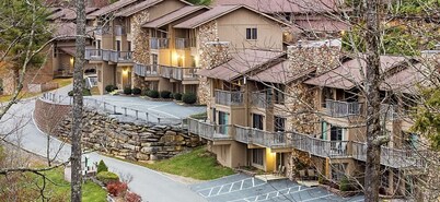 Winter get-away in charming 2-bedroom loft in beautiful Banner Elk. 