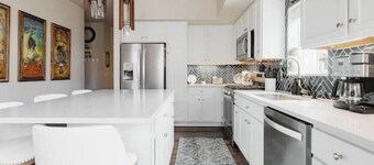 Trendy Townhouse near Golden and Red Rocks!