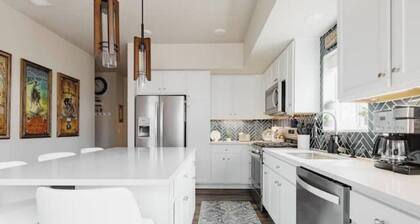 Trendy Townhouse near Golden and Red Rocks!
