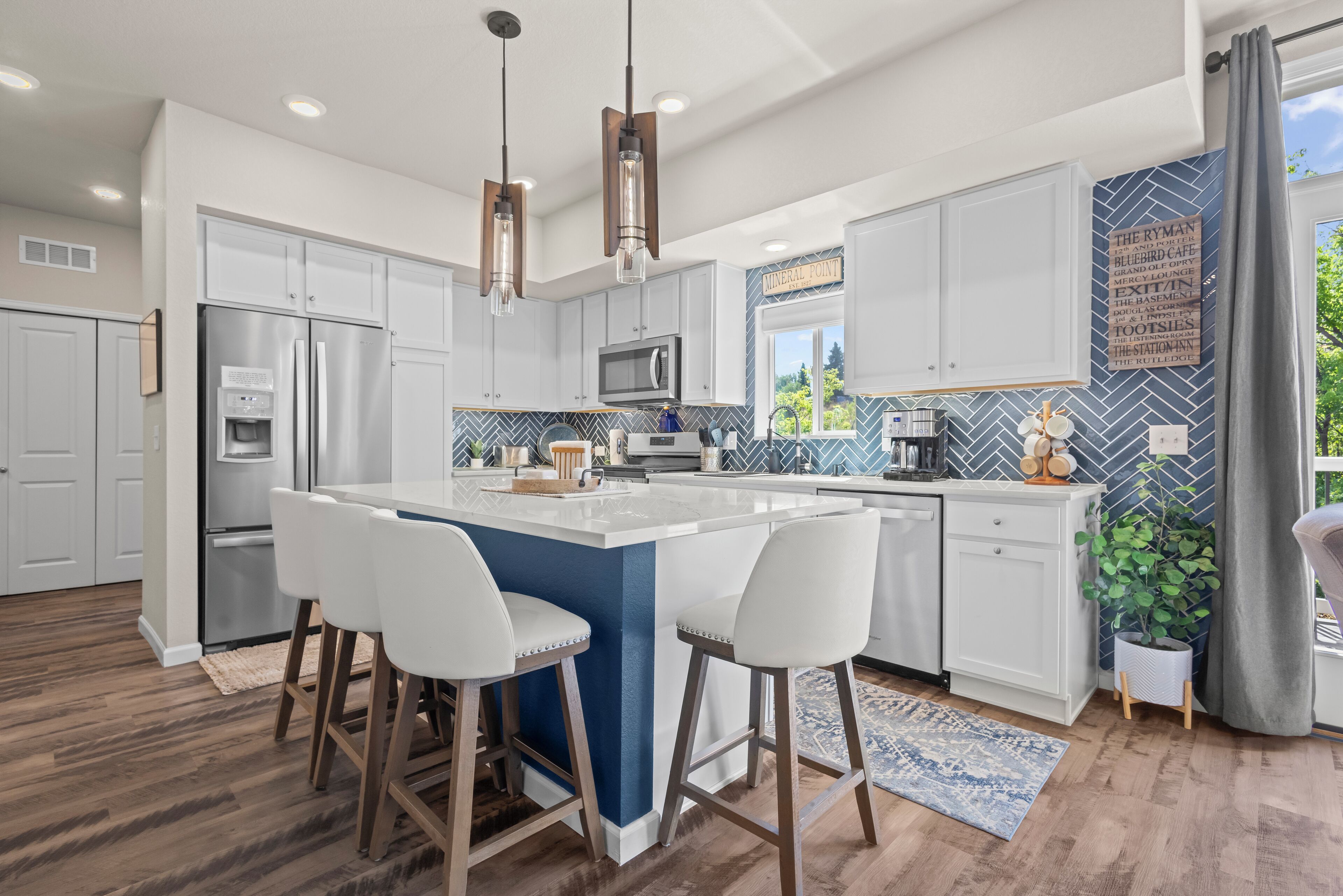 Microondas, horno, parrilla de estufa y lavavajillas 