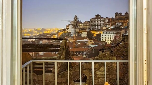 A balcony with a view of a cityscape, featuring historic buildings and a river. - Great Flat & View in Historic Porto by LovelyStay (Porto)