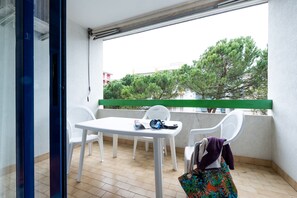 Monolocale, camere multiple, balcone | Balcone