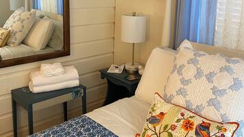 2 bedrooms, iron/ironing board, WiFi, bed sheets