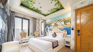 Suite | Seprai premium, minibar, meja kerja, dan kedap suara
