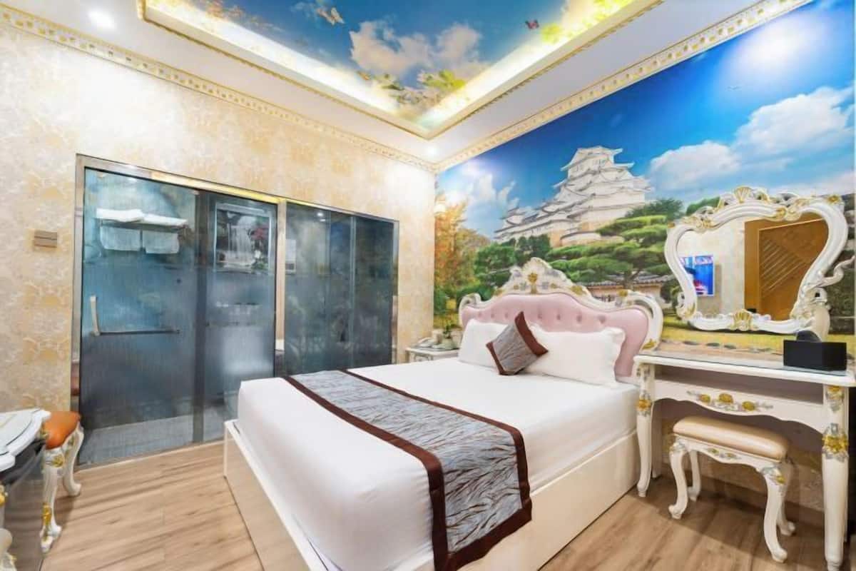 1 bedroom, premium bedding, minibar, desk
