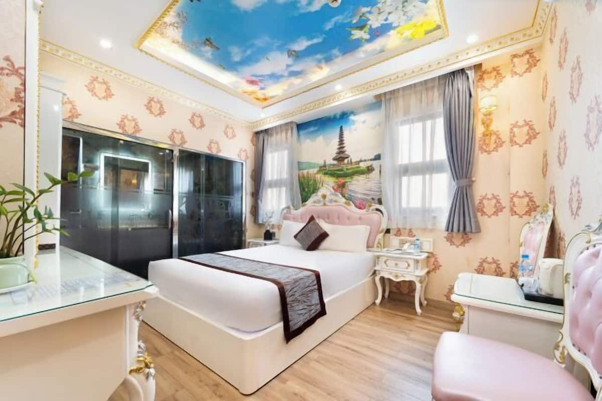 1 bedroom, premium bedding, minibar, desk