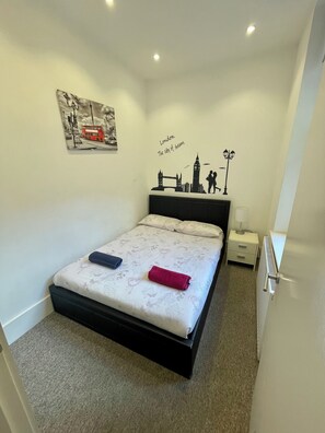 2 bedrooms, iron/ironing board, WiFi, bed sheets