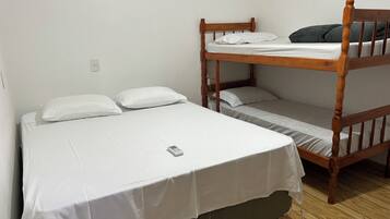 Apartamento luxo, vista para a cidade | 3 quartos, frigobar, cortinas blackout, ferros/tábuas de passar roupa