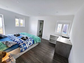 3 Schlafzimmer, Bügeleisen/Bügelbrett, Internetzugang, Bettwäsche