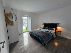 3 makuuhuonetta, silitysrauta/-lauta, internet, vuodevaatteet