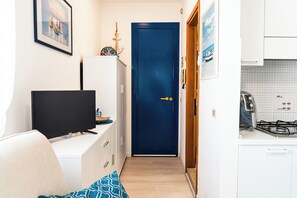 Studio, Balcony, Ocean View | Living room - Tastefully Furnished Flat With Lateral sea View (San Michele al Tagliamento)