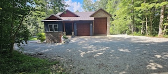 Luxury Laurel Lake Retreat-Private Home Near Holly Bay w Fishing Pond EV CHARGER