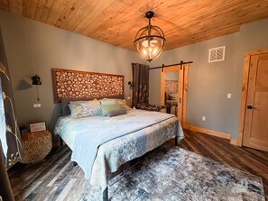3 bedrooms, desk, iron/ironing board, travel cot