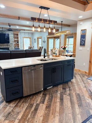 Interior - Luxury Laurel Lake Retreat-Private Home Near Holly Bay w Fishing Pond EV CHARGER (London)