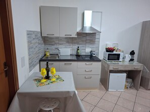 Classic Studio, Balcony, City View | Private kitchen - B&B Le Lumìe City Center (Agrigento)
