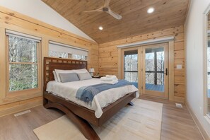 5 Schlafzimmer, Schreibtisch, Bügeleisen/Bügelbrett, Reisekinderbett