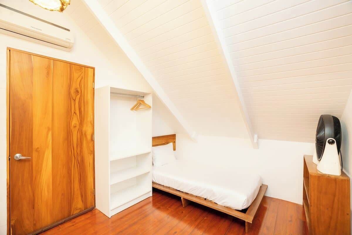 3 bedrooms, iron/ironing board, travel cot, free WiFi