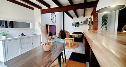 SMALL HOUSE BEACH PORT AND TOWN CENTER ON FOOT - WITH WIFI