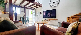 SMALL HOUSE BEACH PORT AND TOWN CENTER ON FOOT - WITH WIFI