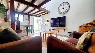 SMALL HOUSE BEACH PORT AND TOWN CENTER ON FOOT - WITH WIFI