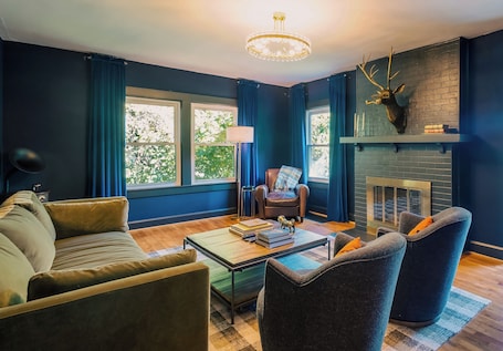 Smart TV, fireplace. Stylish 3BR house w/ Patio ~ Walk to State Capitol 2.5 miles to Buffalo Trace