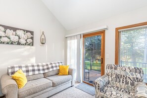 Smart-TV, Kamin, Tischfußball, Tischtennisplatte