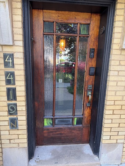 Tranquil Library near Brown Line 2 bed 1 bath vintage private unit @ Solar Lodge