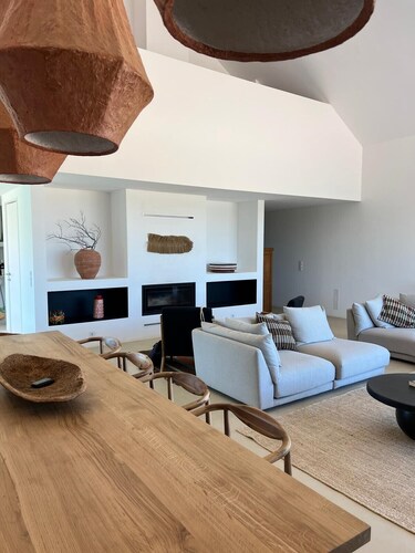 Casa do Regadio - Main House: A country and sea retreat on the Alentejo coast.