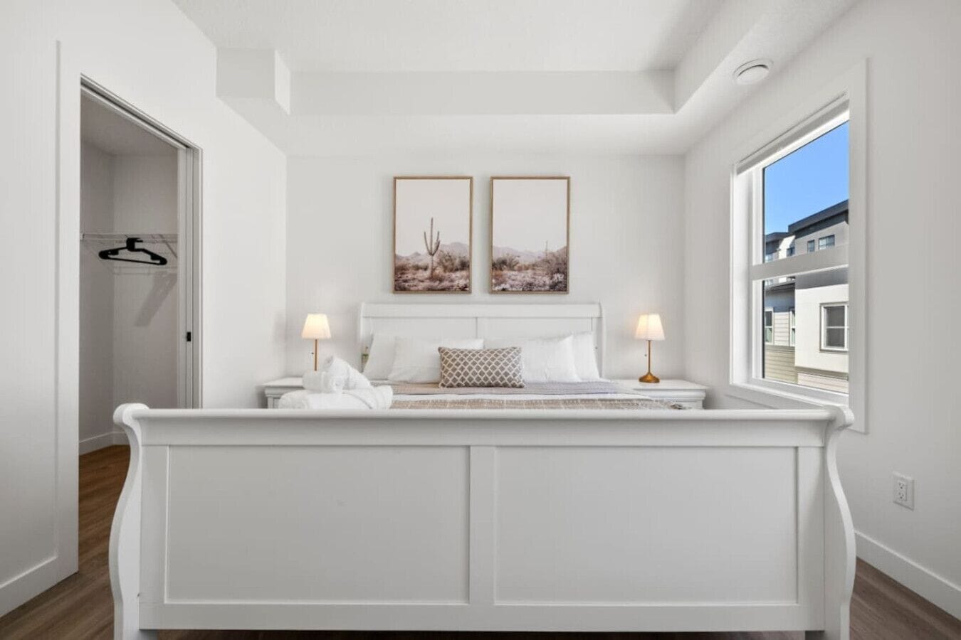 2 Schlafzimmer, Schreibtisch, Bügeleisen/Bügelbrett, Reisekinderbett