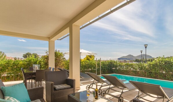 Villa | Pool | Indoor pool, outdoor pool