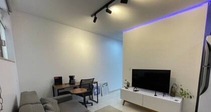 Studio apartment 13 minutes from Asa Norte with a touch of art and incredible views