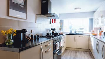 Frigorífic, microones, forn i placa de cuina