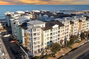 Exterior - New! Oceanfront Penthouse/ 2 Decks/ Pool/Beach/Gym (Virginia Beach)
