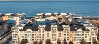 New! Oceanfront Penthouse/ 2 Decks/ Pool/Beach/Gym
