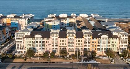 New! Oceanfront Penthouse/ 2 Decks/ Pool/Beach/Gym