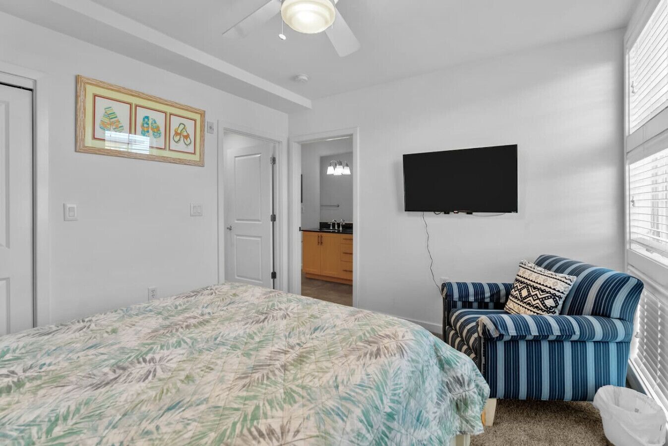 4 bedrooms, desk, iron/ironing board, WiFi