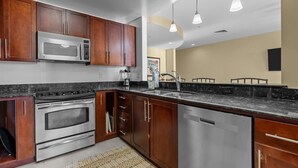 Coffee/tea maker, fridge, microwave, oven - New! Island Breeze/3Bd/Oceanfront/ Beach/Pool/Gym (Virginia Beach)