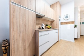 Fridge, microwave, coffee/tea maker, electric kettle