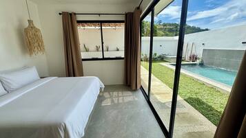 Luxe villa, 2 slaapkamers, patio, uitzicht op zwembad | 2 slaapkamers, luxe beddengoed, pillowtop-bedden, een bureau